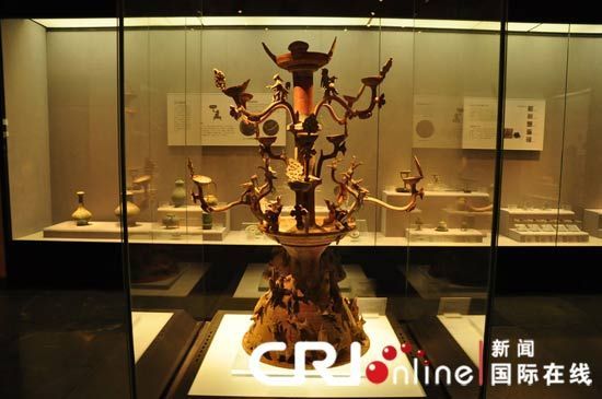 东汉彩绘陶制百花灯