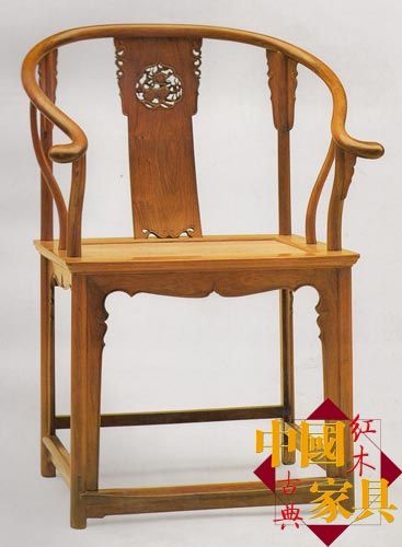 著入在王世襄先生《明式家具珍赏》封面上的大椅子。