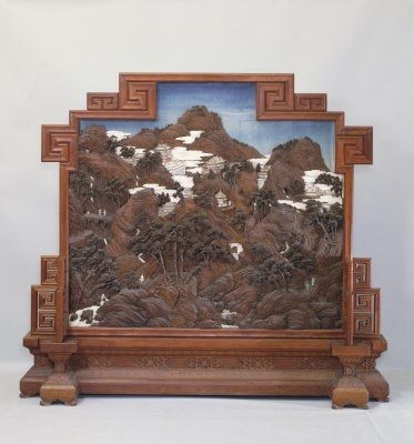 故宫官网上罗列的几扇清代屏风。到目前为止，还不能确定受损的屏风为哪一件。