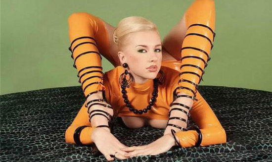 前体操美女拍高难度写真