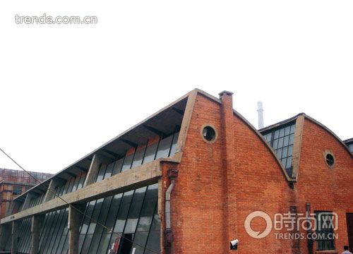 这排锯齿形房子就是Pace北京所在地。