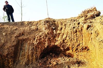 随州神秘青铜器出土现场大洞引盗挖猜疑