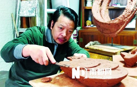 艺术家具：雕塑不锈钢的闪耀