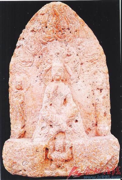 北魏 麻石靠背佛造像（双面雕刻）。