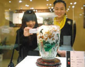 第三届当代名家艺术陶瓷精品展在深圳举行