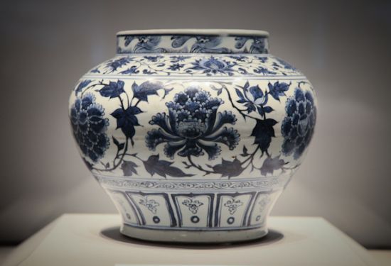 山西老板爱买古代文物，尤其是名头很大的皇家瓷器。