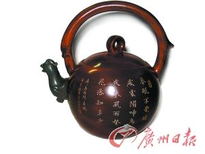 造型别致的茶壶。