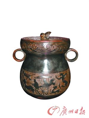 茶叶罐具有壮族风情。