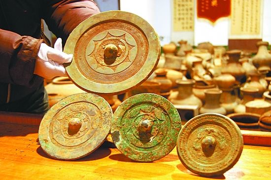 河南焦作一汉墓现许多珍贵文物(图)