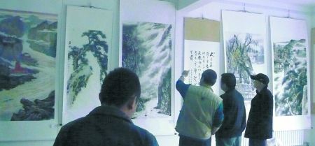 市民参观刘易强作品