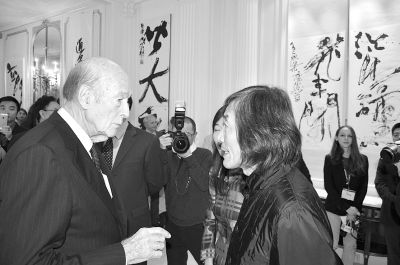 法前总统德斯坦参观中国现代书法展