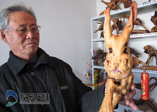 木雕艺人苦寻三年觅到灵兔根雕