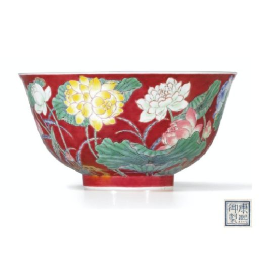 清康熙御制胭脂红地珐琅彩莲花图碗
