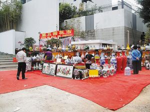 景德镇瓷年后又现街头 业内人士称无收藏价值