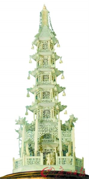 利物浦博物馆内展出的一件象牙雕制品，它来自19世纪的广州。