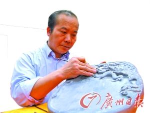 梁佩阳在工作中。