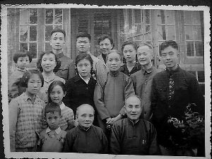 摄影照片一站一坐一生背后故事(图)