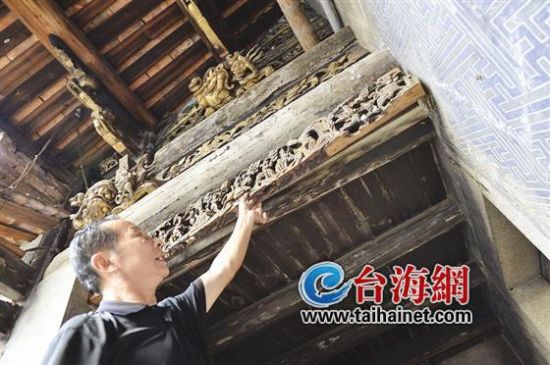 百年古厝遭洗劫：镀金雕塑被挖走