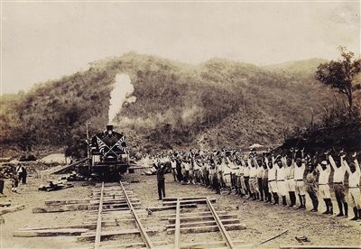 1942年4月1日,石碌铁路开通仪式.