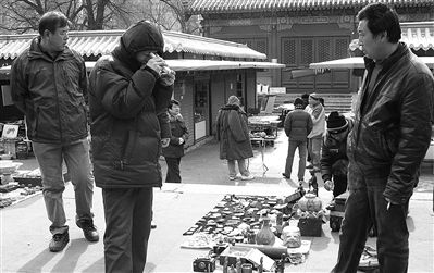 民间收藏大观园：北京报国寺文化市场(图)