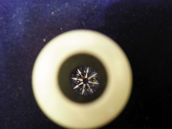 同是克拉钻为何有的12万有的只卖4万