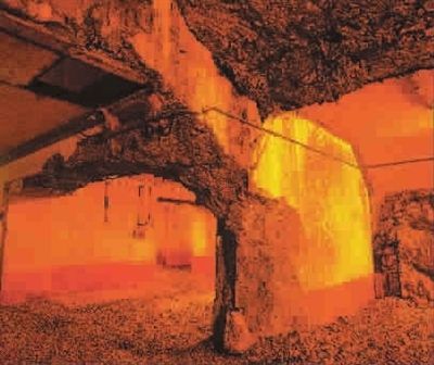 ■ 残留下的主炮台座、军舍和地下室，让人反思过往的历史