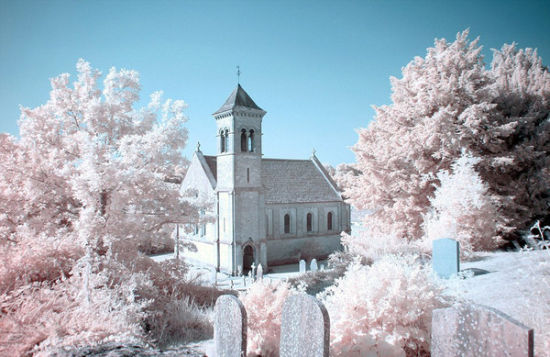 英国摄影师利用红外变焦：夏季拍出冬季雪景