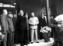 1973年9月15日，周恩来陪同法国总统乔治?蓬皮杜视察云冈石窟