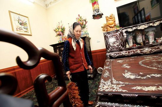 越南富裕人家里的漂亮红木家具