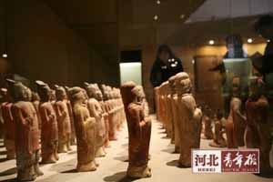 河北博物馆文物展现古代人奢华丧葬场面(图)