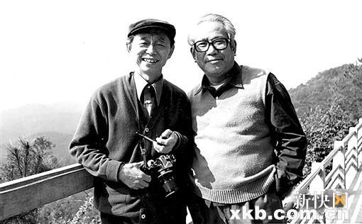 ■1979年，陈大羽(右)与黄永玉在广州白云山合影。