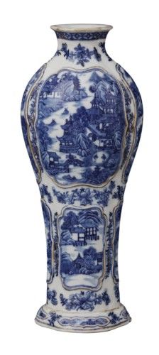清乾隆模印开光青花楼阁山水纹瓶 高28.8厘米 口径5.9厘米