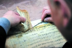 1、“揭”就是把粘连在一起的书页分离。