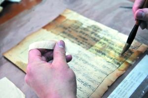 2、“修补”要求选用颜色质地相近的纸张。