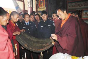 云南德钦警方破获一起寺庙佛像和唐卡被盗案