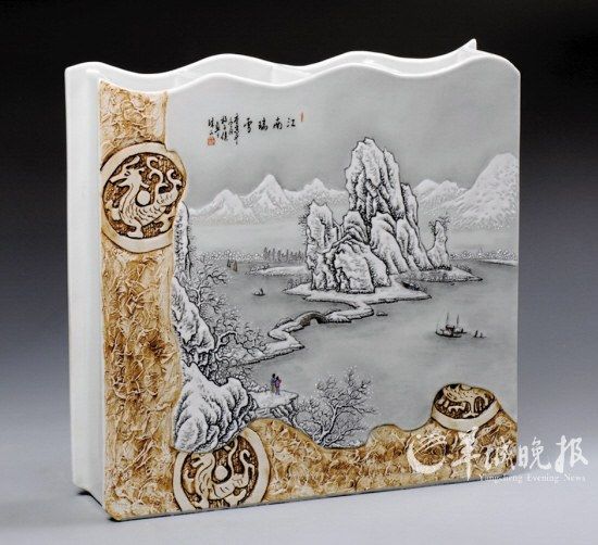 杨子健作品镶器粉彩《江南瑞雪》