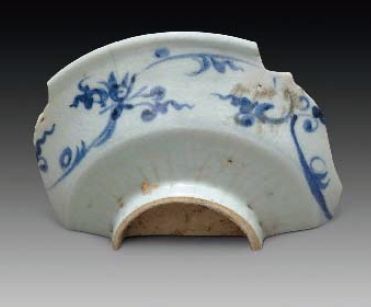 洪武青花花卉纹折腰盘标本