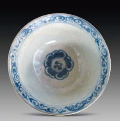 图3 青花牡丹纹碗