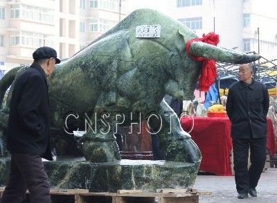 168万元天价青铜巨牛亮相太原(图)