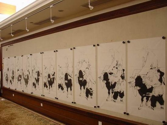 被告方在法庭上出示的老子出关作品流水线图