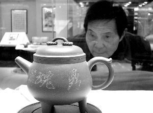 高仿紫砂壶仿得越来越逼真，“枪手壶”则是真假掺杂，收藏者需要小心再小心。IC图