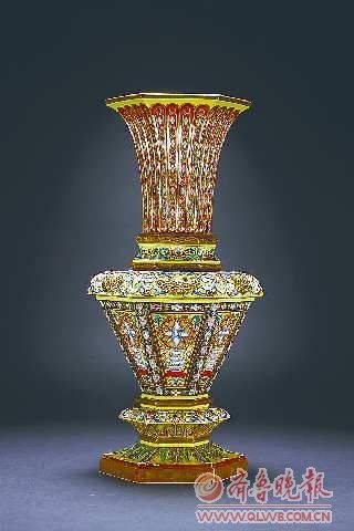 清雍正柠檬黄地洋彩浮雕花鸟宝瓶纹六方瓶