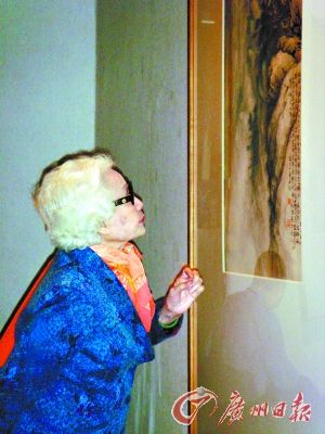 粤剧艺术家红线女欣赏黎雄才百年画展(图)