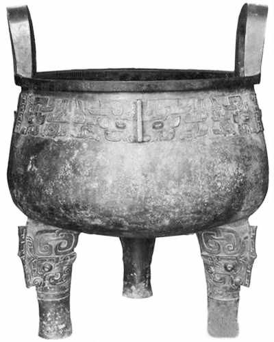 大盂鼎是现存西周重器之一，鼎内壁铭文19行291字，记载周康王二十三年九月册命贵族盂的史实。盂铸造的青铜鼎有2件，一大一小，分别称大、小盂鼎。小盂鼎己失，只留下铭文的拓片。