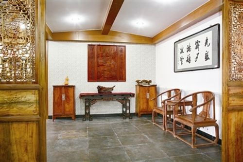 杨燕：众声喧哗中红木别样红