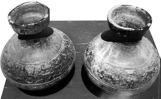 村民们发现的宝贝陶罐。