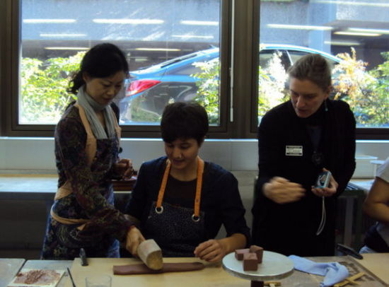 张译元（左一）应邀赴瑞士宣传推广中华紫砂文化