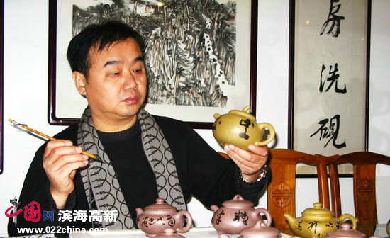 封俊虎：书法紫砂共一壶 书斋雅集清气留(图)