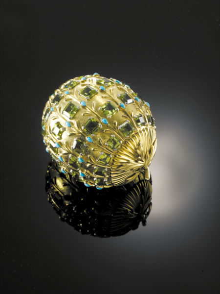 金嵌宝石化妆盒