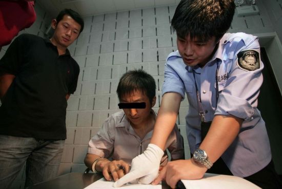 嫌疑人石柏魁。